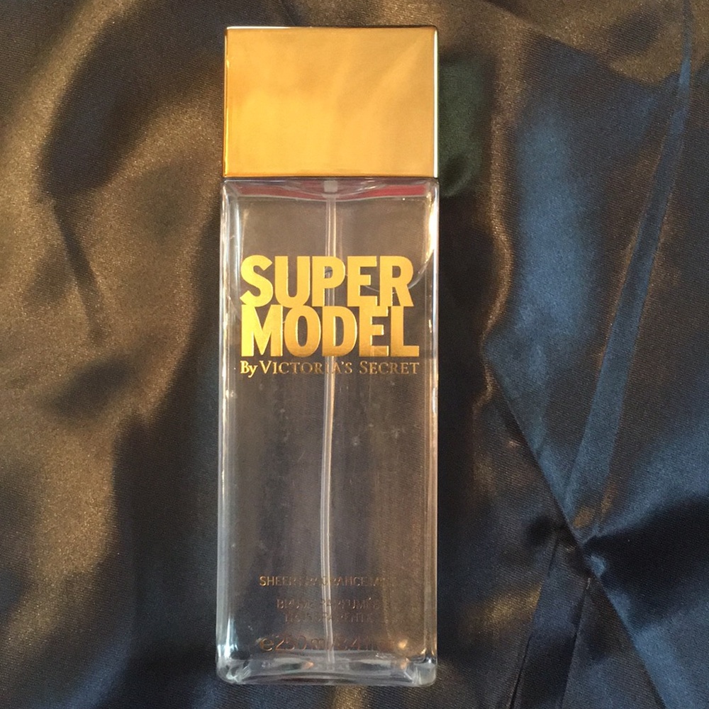 Victoria’s Secret supermodel sheer fragrance mist